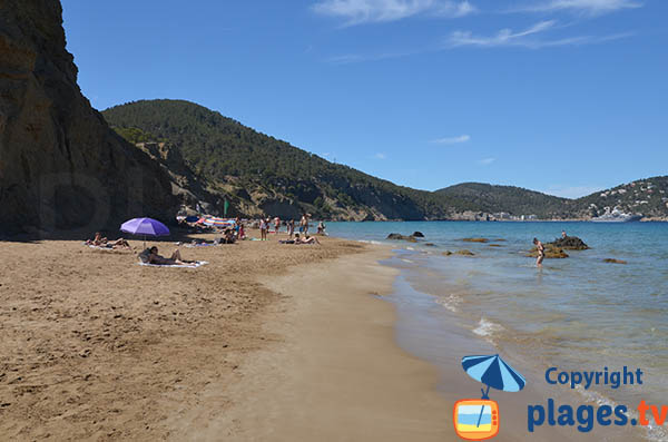 Photo de la plage Cala Aigua Blanca à Ibiza - Espagne