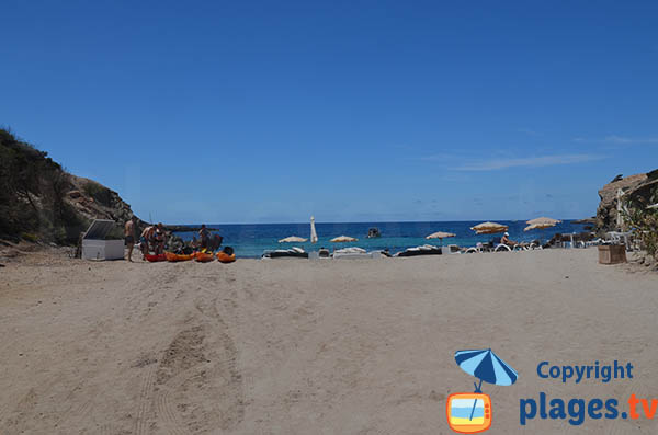 Crique profonde de sable à Sant Josep de sa Talaia - Ibiza - Cala Codolar