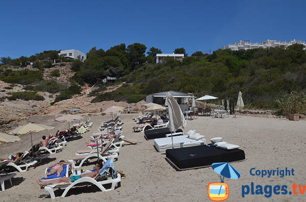 Lit à louer sur la plage de la Cala Codolar - Ibiza