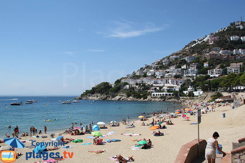 Crique à Roses en Espagne