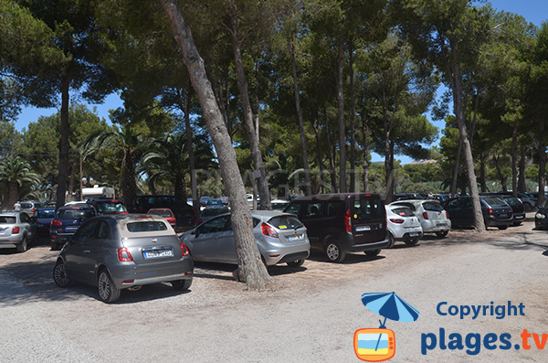 Parking de la plage de l'Ampolla en Espagne à Moraira