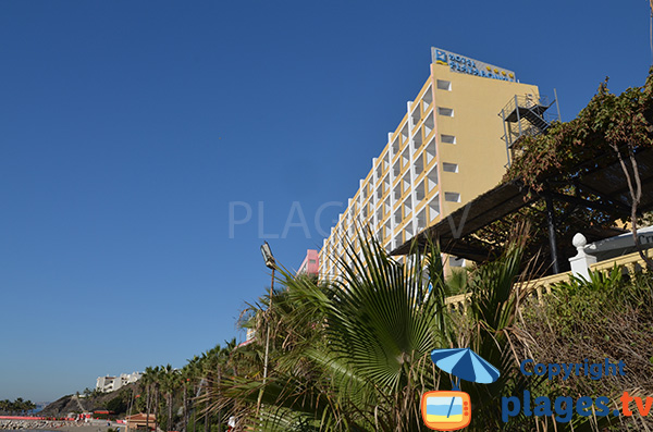 Hôtel à côté de la plage d'Arroyo Hondo à Benalmadena - Andalousie