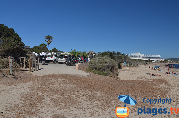 Parking de la plage de Ca Mari à Playa Migjorn - Formentera