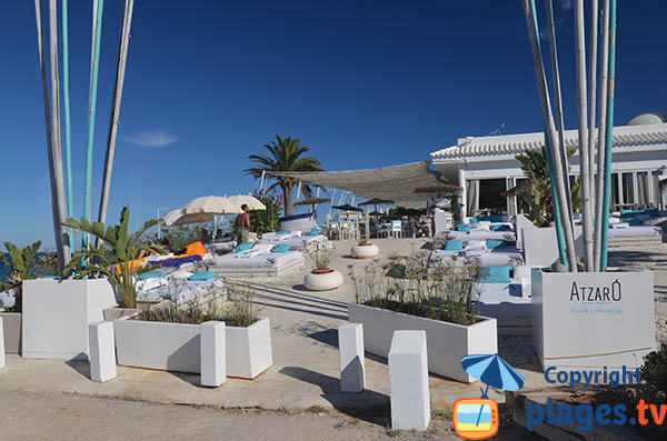 Restaurant bar Atzaro à Ibiza sur la plage de Cala Nova