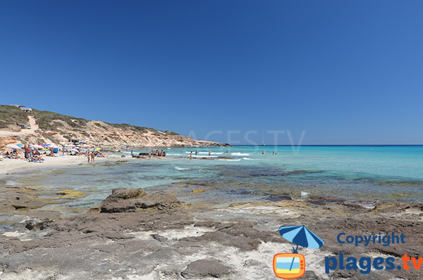 Baignade à Calo d'Es Mort à Playa Migjorn - Formentera