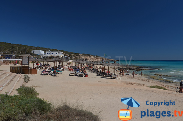 Photo de la plage Calo d'Es Mort à Playa Migjorn - Formentera