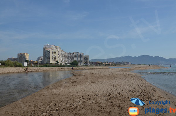 Beach of Can Comes and view on Empuriabrava