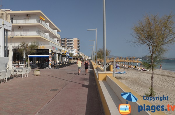Promenade piétonne le long de la plage de Can Picafort - Majorque