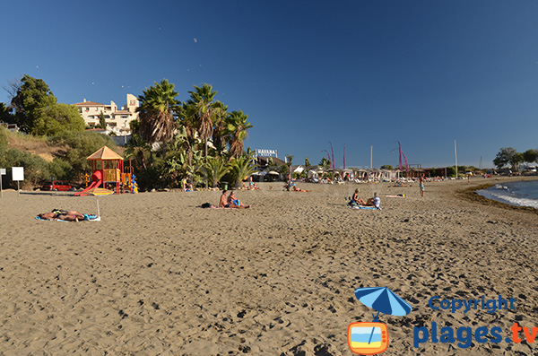 Aire de jeux pour les enfants sur la plage d'El Cristo - Estepona