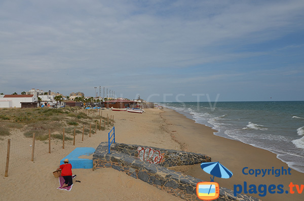 Photo de la plage à Islantilla au niveau du centre-ville - Andalousie