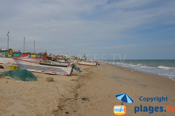 Bateaux de pêcheurs sur la plage à Islantilla - Espagne