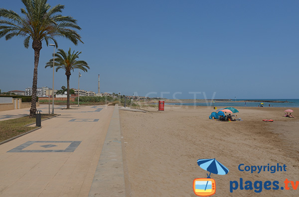 Photo de la plage du Llevant à Cunit en Espagne