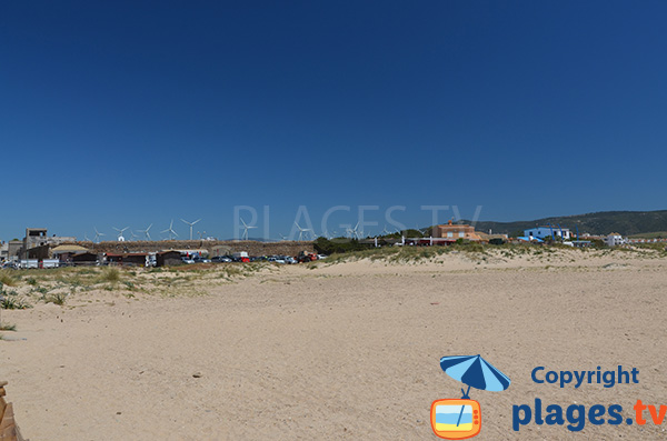Vue sur le village de Zahara en Andalousie depuis la plage