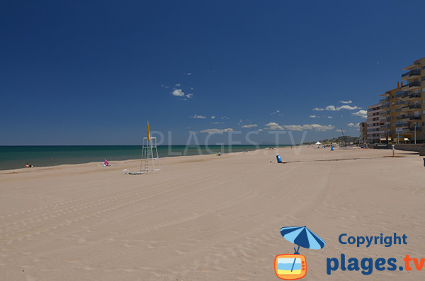 Grande plage de sable - Mareny Blau au sud de Valence en Espagne