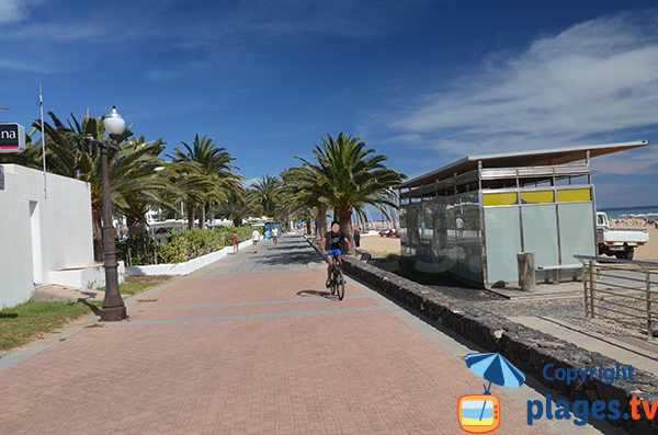 Promenade piétonne le long de la plage de Morro Jable
