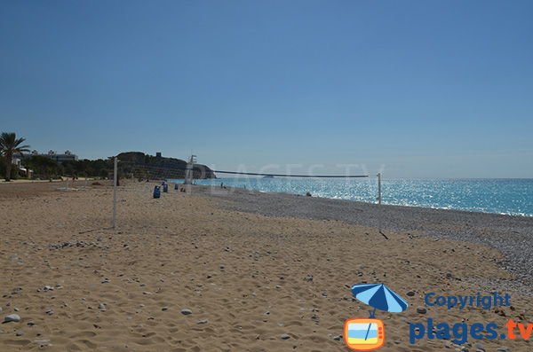 Beach volley sur la plage de Villajoyosa en Espagne