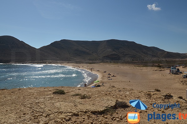 Vue générale de la plage de Playazo au nord de l'Andalousie