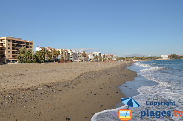 Photo de la plage dans le centre d'Estepona 