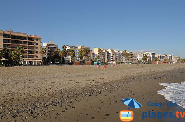 Front de mer d'Estepona avec la plage de sable