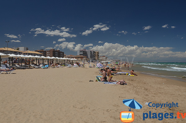 Photo de la plage de Roqueta à Guardamar en Espagne