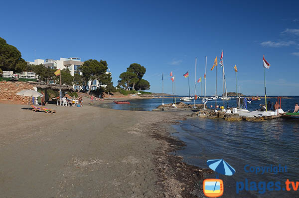 Sports nautiques à Ibiza sur la plage de S'Argamassa