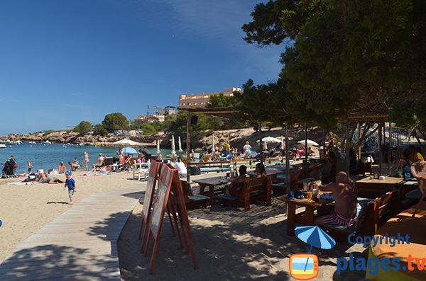 Restaurant sur la plage de Port des Torrent à Ibiza