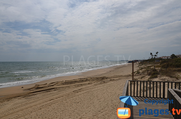 Photo de la plage urbasur côté ouest à Islantilla - Espagne