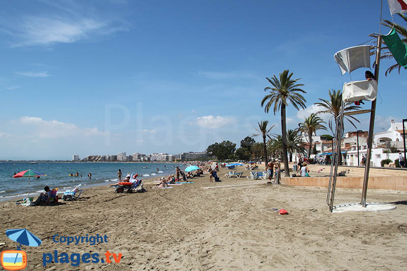 Roses and its seafront overlooking Empuriabrava